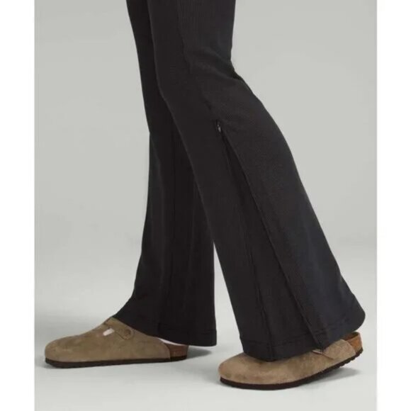 Lululemon Brushed Softstreme Ribbed Zip Flared Pant 32.5" Black Size 4 - Picture 3 of 7